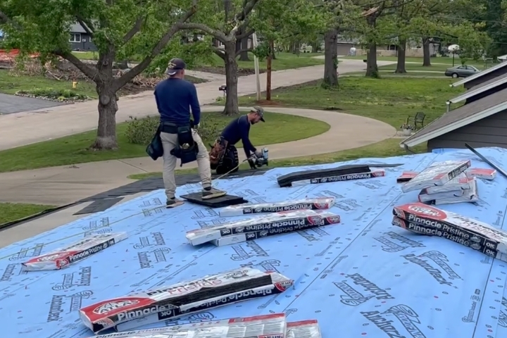 asphalt shingle installers